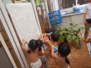 7月　うさぎ組（2歳児）の様子